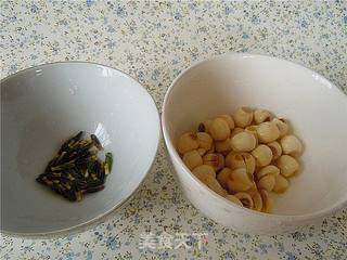 银耳莲子薏仁汤的做法步骤:4