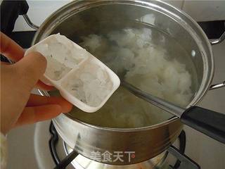 银耳莲子薏仁汤的做法步骤:10