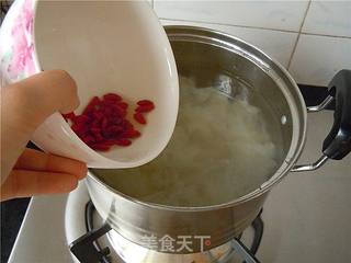 银耳莲子薏仁汤的做法步骤:11