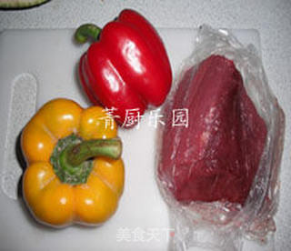 香嫩彩椒爆牛肉的做法步骤：1