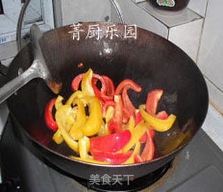 香嫩彩椒爆牛肉的做法步骤：6