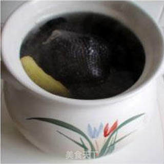 虫草洋参乌鸡汤的做法步骤:2