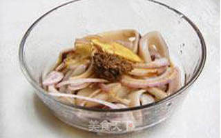 蒜香鱿鱼圈的做法步骤：5