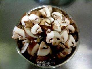 瑶柱鲍鱼汁烧双孢菇口蘑山药的做法步骤：4