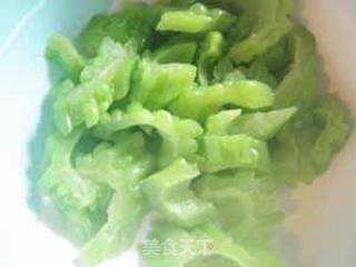 黑椒苦瓜牛柳的做法步骤：2