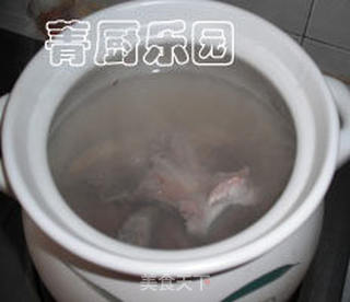 黑芝麻黑豆骨头汤的做法步骤:4