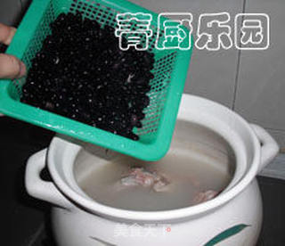 黑芝麻黑豆骨头汤的做法步骤:5