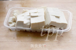 鲜虾豆腐红薯煲的做法步骤:2