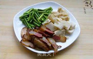 干锅腊肉豆结的做法步骤：6