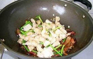 干锅腊肉豆结的做法步骤：13