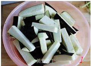 补钙佳品----虾皮茄子煲的做法步骤:2