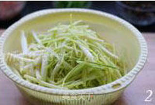 蒿菜黑木耳炒肉的做法步骤:2