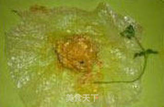 蟹肉腐皮石榴包的做法步骤:5