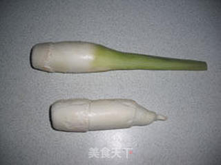 芡汁黑木耳茭白炒肉——乡土小炒的做法步骤：2