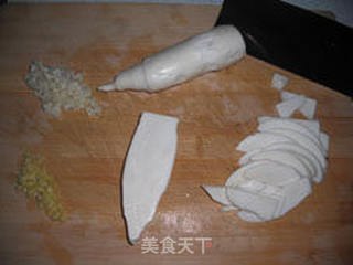 芡汁黑木耳茭白炒肉——乡土小炒的做法步骤：3