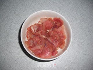 芡汁黑木耳茭白炒肉——乡土小炒的做法步骤：4