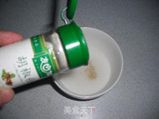 芡汁黑木耳茭白炒肉——乡土小炒的做法步骤：5
