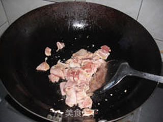 芡汁黑木耳茭白炒肉——乡土小炒的做法步骤：7