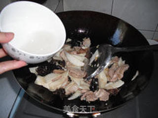 芡汁黑木耳茭白炒肉——乡土小炒的做法步骤：10