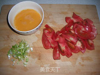 西红柿鸡蛋拌面——简单详细的营养美食的做法步骤：2