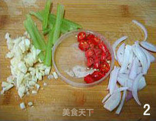 泰式鲜虾银耳沙拉的做法步骤:2