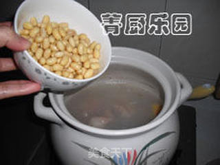 海带黄豆猪蹄海米汤——美味养颜汤的做法步骤:4