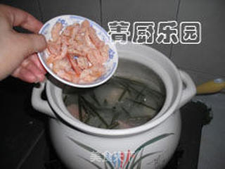 海带黄豆猪蹄海米汤——美味养颜汤的做法步骤:6