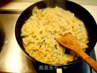 金枪鱼拌蝴蝶意粉的做法步骤：11