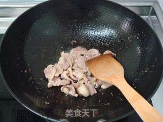 鲜贝露干煸鸭片的做法步骤:4