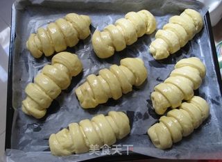 毛毛虫面包的做法步骤:11