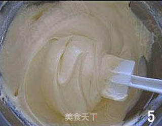 椰香海绵蛋糕卷的做法步骤:7