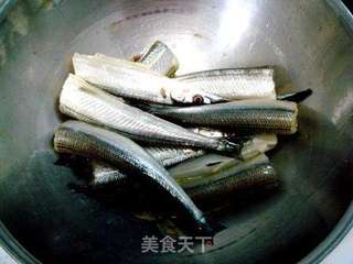 干煎针鱼的做法步骤:3