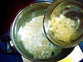 冰糖银耳莲子羹的做法步骤:4
