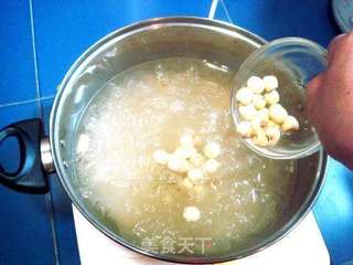 冰糖银耳莲子羹的做法步骤:12