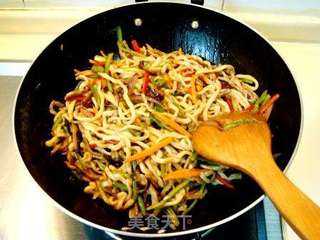 看世界杯吃宵夜美食“什锦炒面”的做法步骤:9