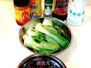 蚝菇扒菜心的做法步骤：1