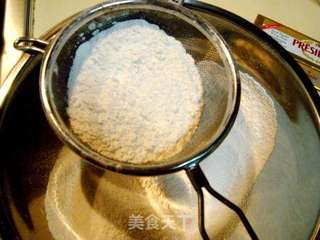 美味小点“蛋挞、蓝莓酥挞”的做法步骤:2