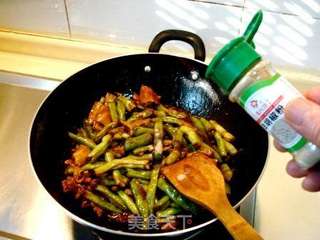 看世界杯吃家常饭《山东大锅饼、猪肉焖扁豆》的做法步骤:27