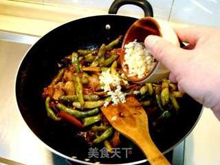 看世界杯吃家常饭《山东大锅饼、猪肉焖扁豆》的做法步骤:29