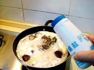 夏季祛暑汤菜“醋椒黄鱼头”的做法步骤:12