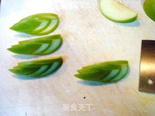 看世界杯为朋友制作的“什锦果盘”的做法步骤：5