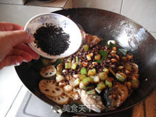 在家自己做健康豆豉烤鱼——豆豉炸鱼的做法步骤：17