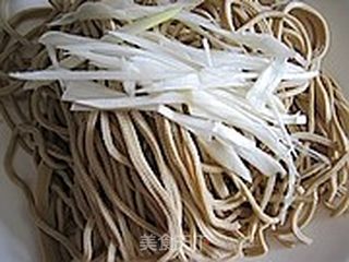 香卤豆皮拌豆苗的做法步骤：11