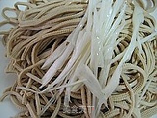 香卤豆皮拌豆苗的做法步骤：12