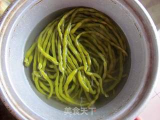 肉末酸豆角的做法步骤:2