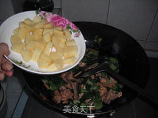 家庭运动者的营养佳品——西芹土豆焖鸡块的做法步骤：8