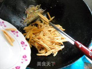 豆瓣腐竹鱿鱼丝的做法步骤:5
