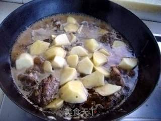 鸭腿炖土豆的做法步骤:3