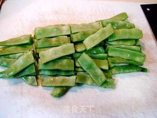 私房菜“鱼露金蒜焖扁豆”的做法步骤:2