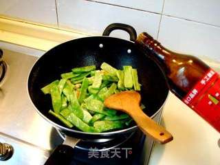 私房菜“鱼露金蒜焖扁豆”的做法步骤:6